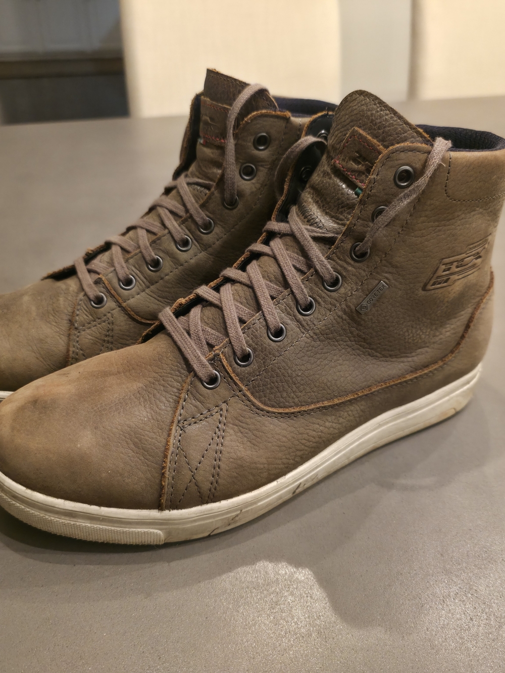 Men's Brown Leather High-Top Boots with Lace-Up Closure